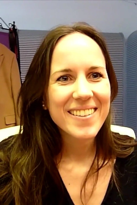 Ggg - oyuncu seçmeleri kanepe röportajı - kızıl saçlı kız çığlık atana kadar sert sikiliyor