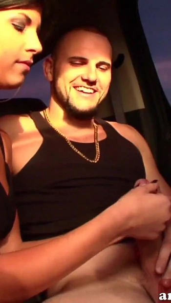 Обязательный для обмена момент из "Британских сучек-туристов сняли и трахнули"