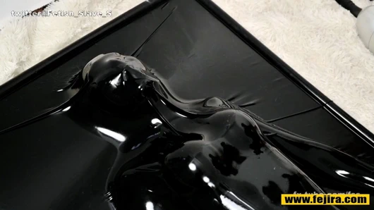 Fejira com – daha fazla sarılmış lateks uyku tulumunda orgazm