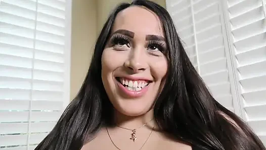 Alycia Starr masajı xxxe dönerken üvey erkek kardeşine götünü çıkarıyor