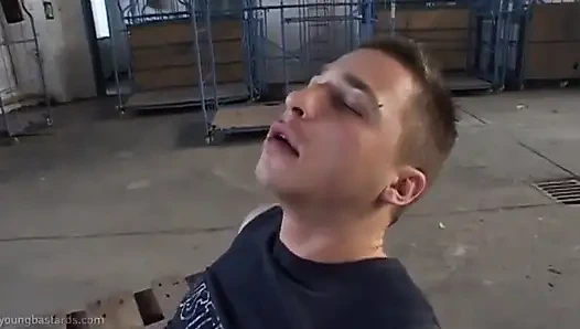 Ustabaşının cezalandırıcı sikişi