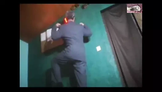 Bay Gresopio kulüpte seks yapıyor