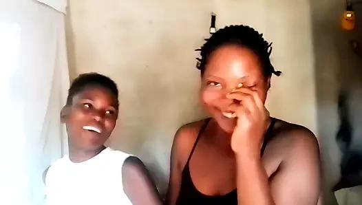 Sanatçı arkadaşımla eğleniyorum