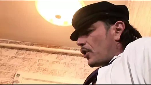 Aşk arayışı içinde seksi busty sürtükler