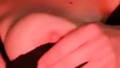 Sert meme uçlarım sutyenimi patlattı 10.09.2022