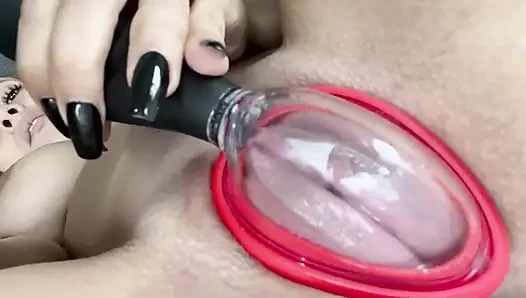 Pussy Pump'i deniyor