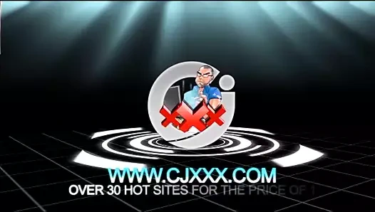 Kenneth Price etini okşuyor