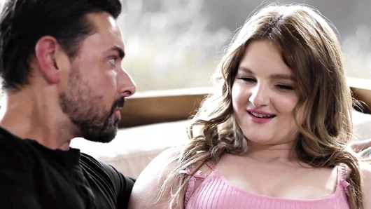 Saf tabu - Eliza Eves'in kız arkadaşı sevgililer gününde onu ektiği için üvey babası tarafından kızlaştırılıyor