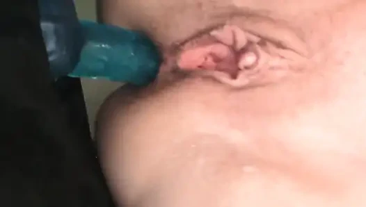 Yeni yastıklı orta yaşlı seksi kadın ile anal tek başına ev yapımı genç erkek avcısı yakın çekim