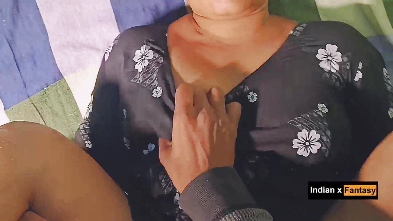 Hizmetçi yenge ko uske müşteri ne kitchen me choda yemek pişirirken