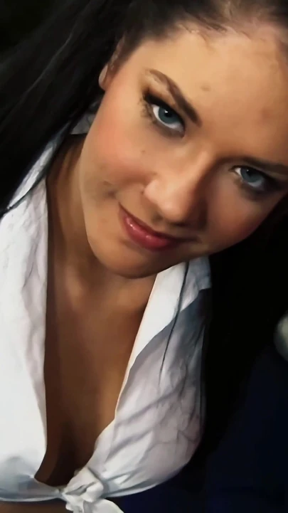 Brittney Tavrını Gösteriyor Ve Her Santimini Alıyor