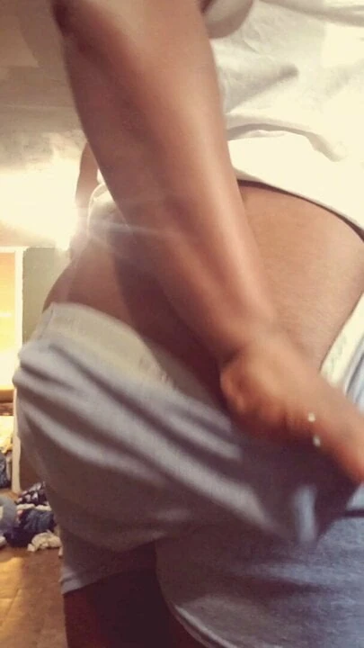 Застенчивая Winn в прачечной делает тверк