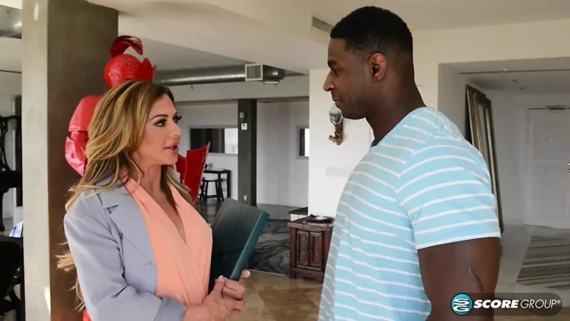 Seksi emlakçı ve büyük, siyah yarak