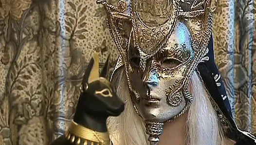 Güzel Alman sarışın bebek şehvetli anal sikişin tadını çıkarıyor