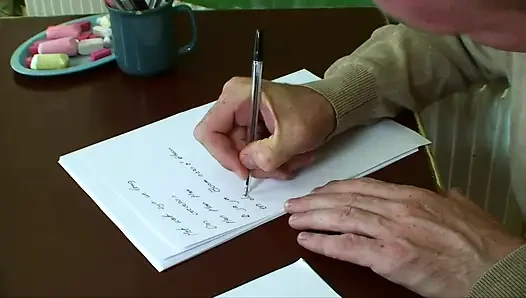 Ateşli yarağa aç sarışın sıkı ıslak amcığıyla ateşli sikişiyor