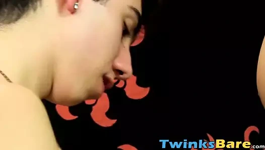 dövmeli twink kilton yazlar eyersiz beceriyor sevimli gay