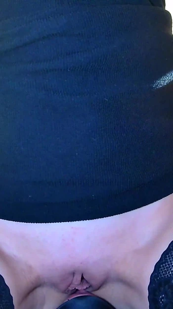 Жена пригласила секс-рабыни лизать ее киску. Эпизод 21041