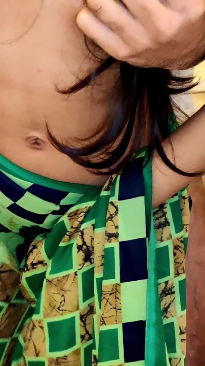 Hintli Desi Komşu Teyze Otel Odasında Sevgilisi Tarafından Büyük Penisle Sikiliyor