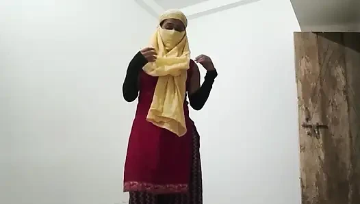 Ateşli Hintli kadın evde sert domalarak sikişiyor