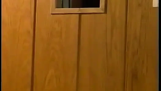 Büyük memeli esmer kadın klasik üçlü grup sekste sikiliyor ve ağzı boşalıyor