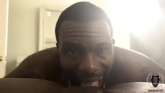 Büyük zenci yarağı Rome major derin karanlık sıkı amcığı sikiyor!