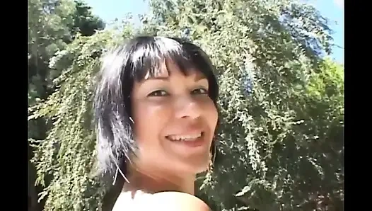 Büyük götlü zenci havuz başında büyük zenci yarağı alıyor