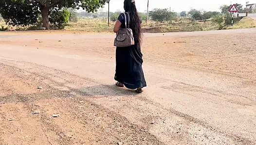 Ablam onu üniversiteden almak için beni aradı ve beni evde sikti. Tam Hintçe ses