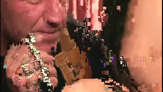 Seksi sarışın sürtük tüm deliklerini masada sert siktiriyor