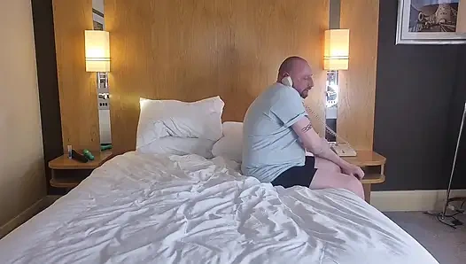 Otel hemşiresi misafirlerin taşaklarını emiyor, göt yiyor ve boşaltıyor