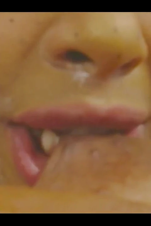 Babam seksi meme uçlarımı emiyor lütfen