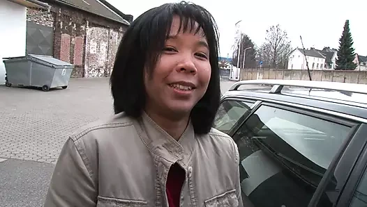 Amateur hausfrau und ihr Dildo Delphino