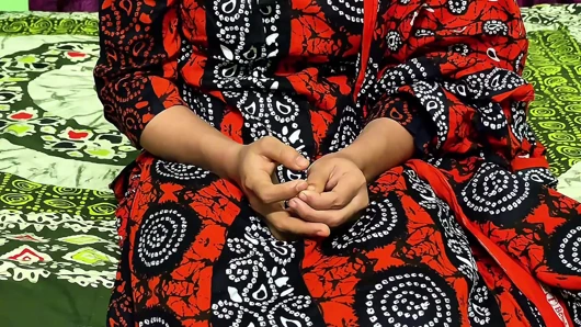 Yeni seksi eşyalarımla sikişiyorum ve o çok ateşli, tam anın tadını çıkarıyorum