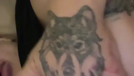 Rus üvey anne kocası işteyken kendini sikiyor