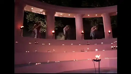 Ateşli edepsiz esmer büyük yarak emmeyi seviyor