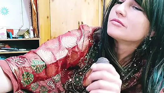 Sürtük muhtaç üvey anne üvey oğullarını büyük zenci yarağını seviyor