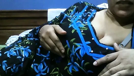 Hintli tamil mallu teyze kamera önünde