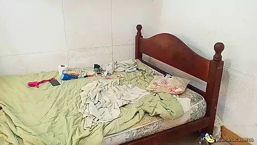 Üvey babam beni prezervatifsiz sikiyor umarım hamile kalmıyorumdur