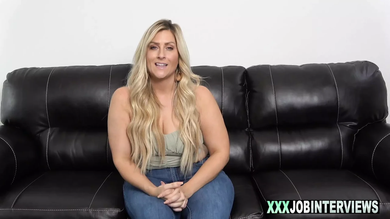 Hot Curvy MILF Does Anal Competes for Job