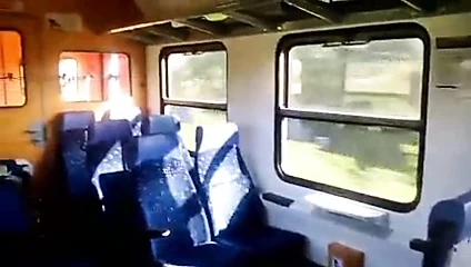 karısı ile cam emmek üzerinde tren