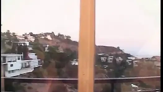 Sarışın genç şeker taze amını yalatıyor ve sonra tahrik olmuş şeker pop tarafından sikiliyor