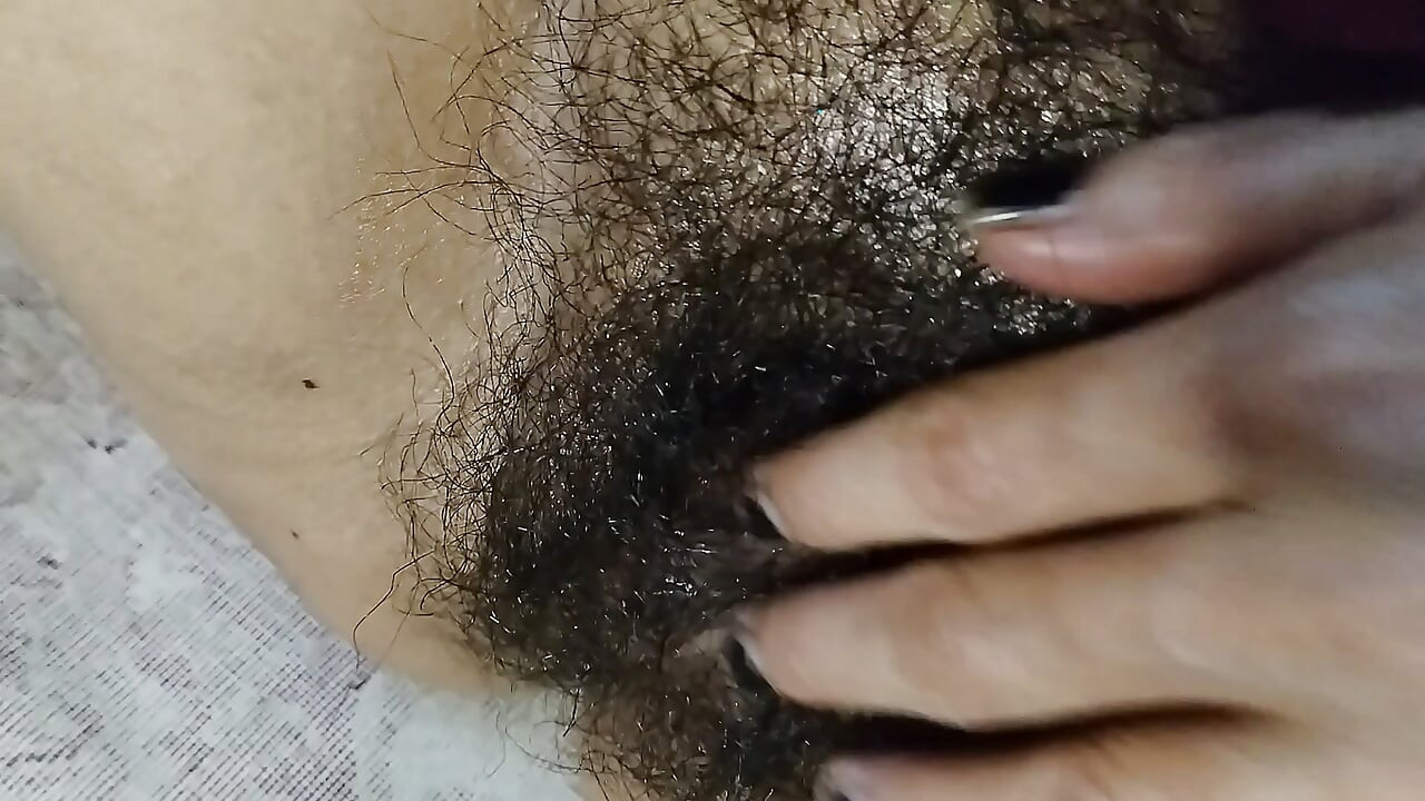 Yenge seks oyuncağını amına soktu ve amcık suyunu çıkardı