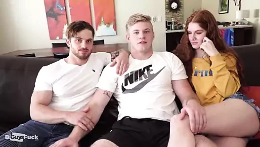 Sığır zencefil dom futbol yıldızı ve kızının başında