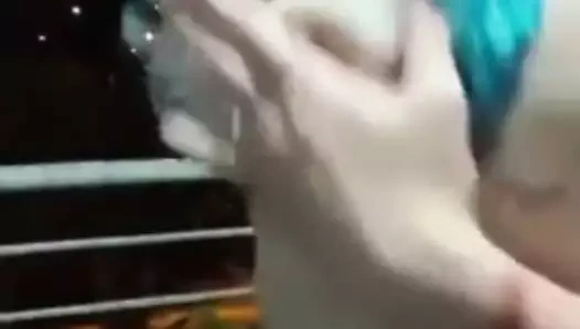 vanessa desnuda en la terraza