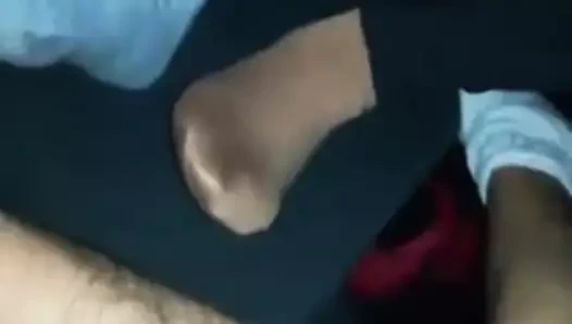 Rumen kız footjob yapar