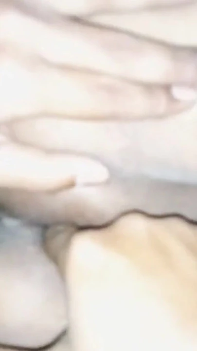 Bu desi orta yaşlı seksi kadının beklenmedik bir üçlü seks macerasına dalmasını izleyin.şok edici anlar! | Klip 1