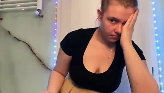 Jucielussie ile yakın çekim fışkırtıyor ve sıkı amcığını parmaklıyor