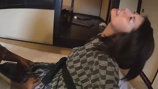 Güzel Asya bayanlar yaramaz patron tarafından onların ıslak amcıklar becerdin var