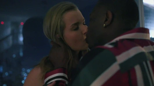 Karartılmış -ham kıvrımlı güzellik partiden sonra bbc ile takılıyor