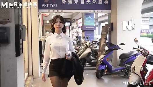 MD-0258 Footjob et çubuklarını seven ahlaksız bir ast