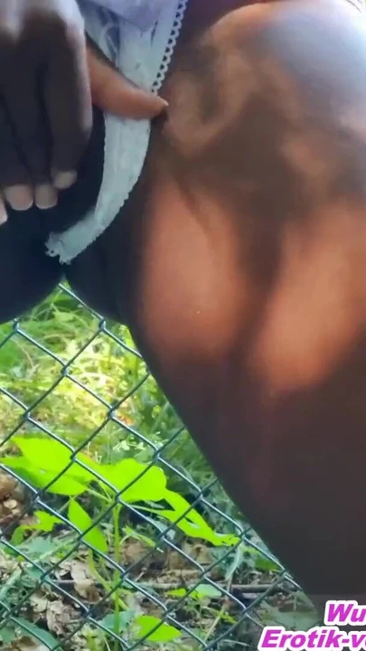 Сногсшибательный момент от "Немецкая чернокожая африканская тинка в любительском трахе в любительском видео от первого лица"